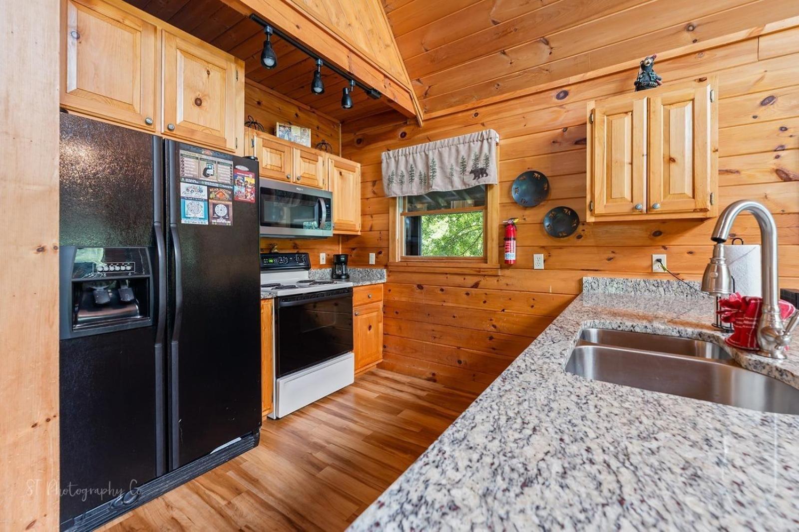 Hibernation Station Cabin Sevierville Exterior photo