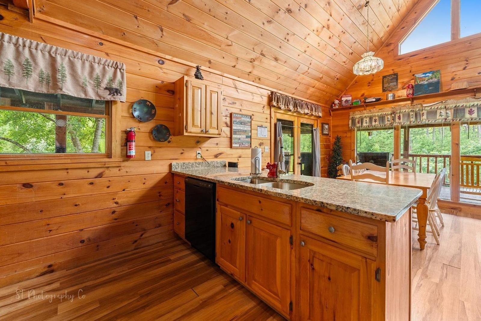 Hibernation Station Cabin Sevierville Exterior photo